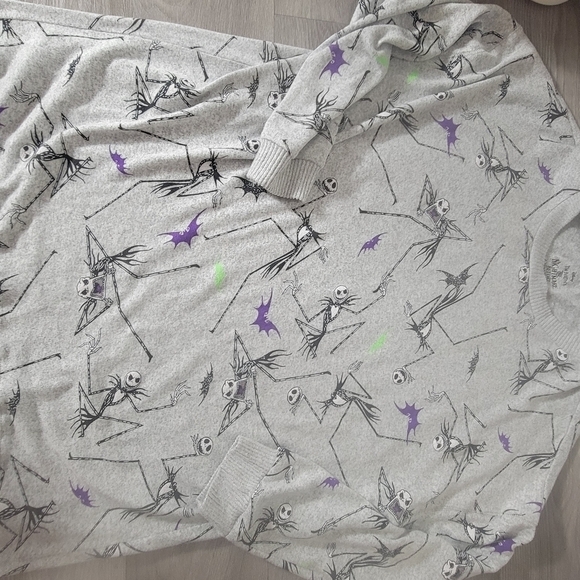 Disney Jack Skellington Gray XL Top Oversize Soft Nightmare Before Christmas - Picture 9 of 11